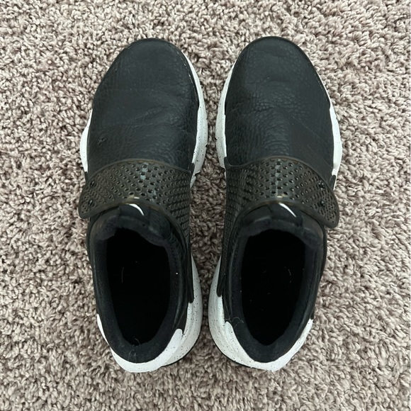 Women’s Nike Dart Shoes - Picture 2 of 6